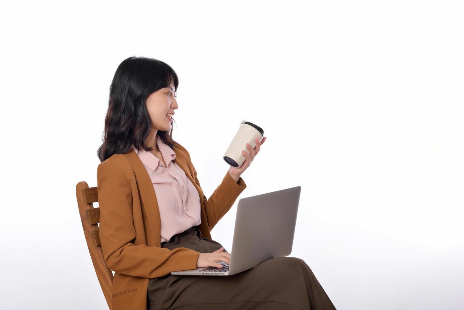 Moderne Finanzberatung in entspannter Atmosphäre